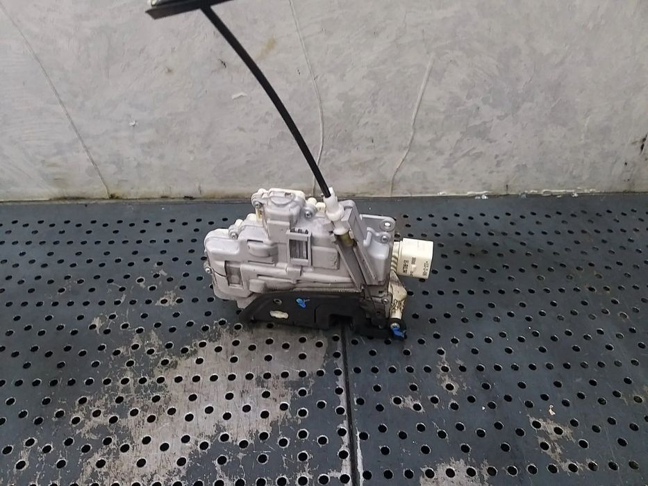 Broasca usa stanga fata audi a4 b8 8k 8j2837015a