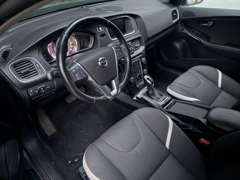 VOLVO V40 2019 — imagine 2