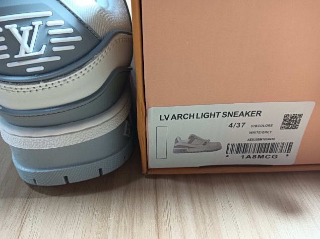 Adidasi Louis Vuitton