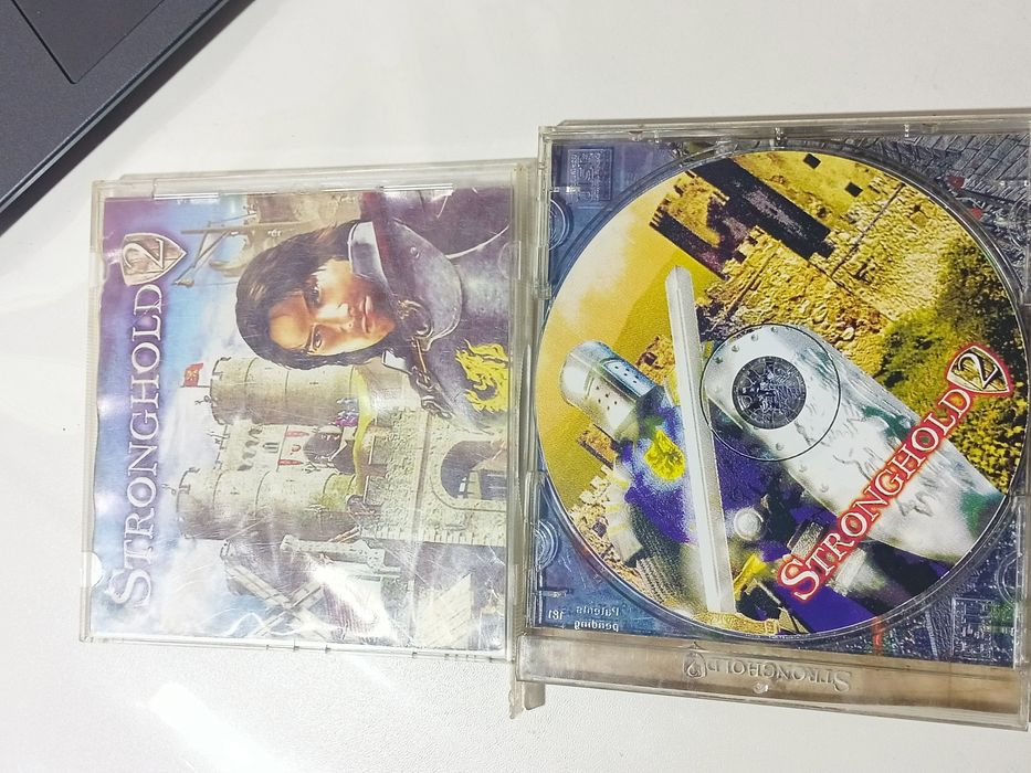 Диски с играми: Generals , СПАРТА , Stronghold , Sims 3 , Prototype.