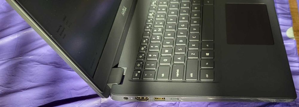 Dell Latitude 3410, i5 10th gen, 256Gb SSD, 8GB RAM (Ca nou - folie de protectie pe margini)