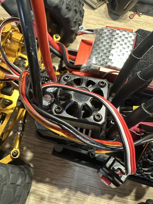 Vand masina cu telecomanda 1:16