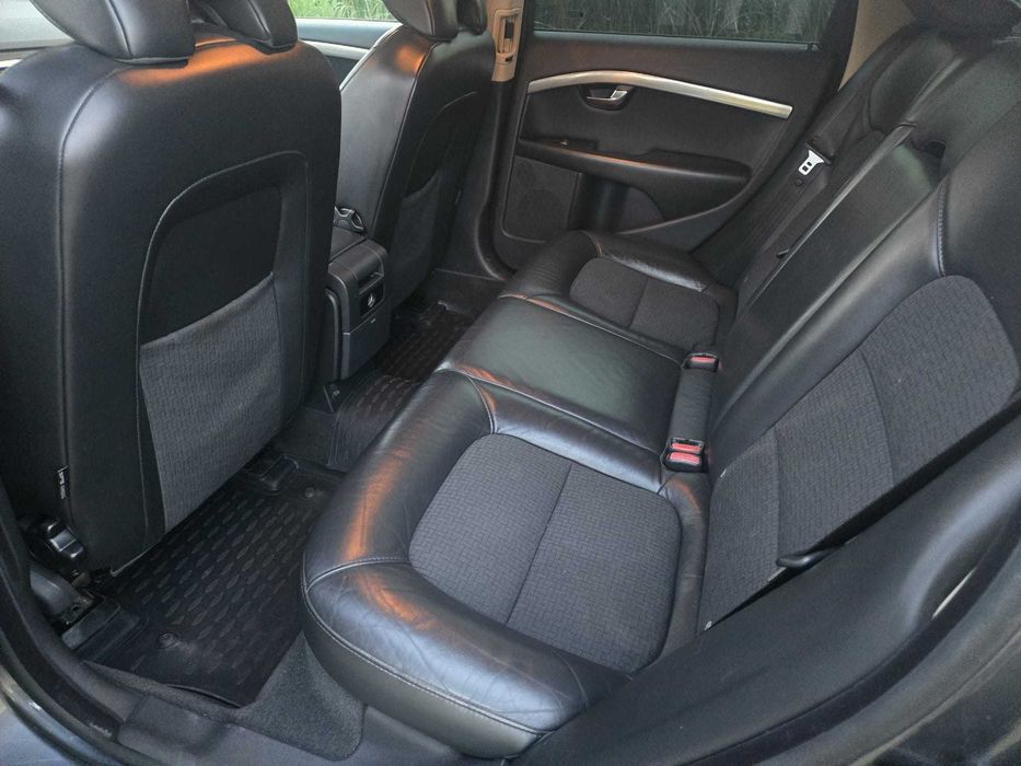 Vand autoturism Volvo (familiar)foarte intretinut