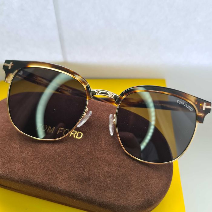 Солнцезащитные очки.