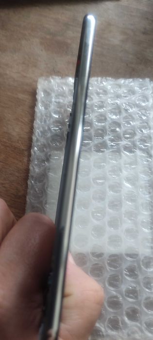 Продавам чисто нова рамка за дисплей за Huawei p30 lite