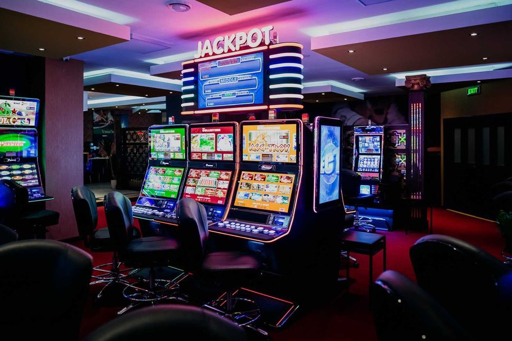 Дава се под наем Заведение в Враца, Център - 300 кв.м за 2500 € - Снимка #2