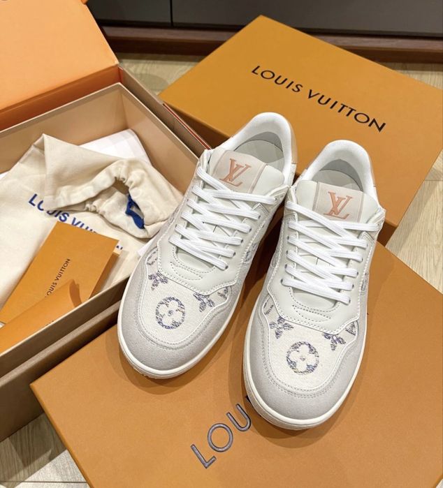 Adidasi Louis Vuitton