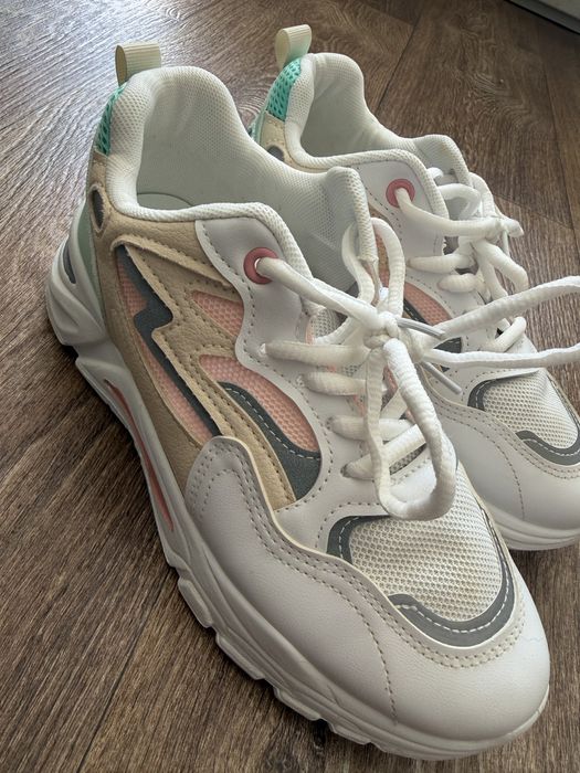 Продам кроссовки