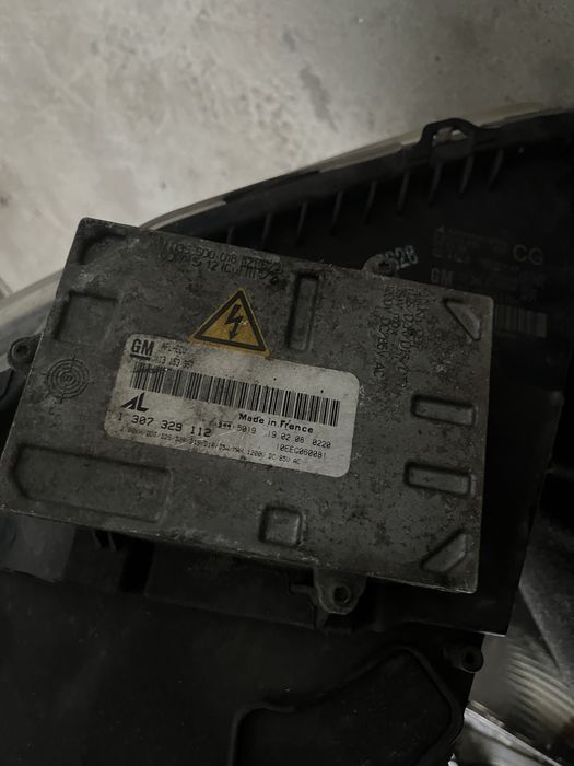 Far / faruri stânga dreapta Opel Zafira B cu xenon