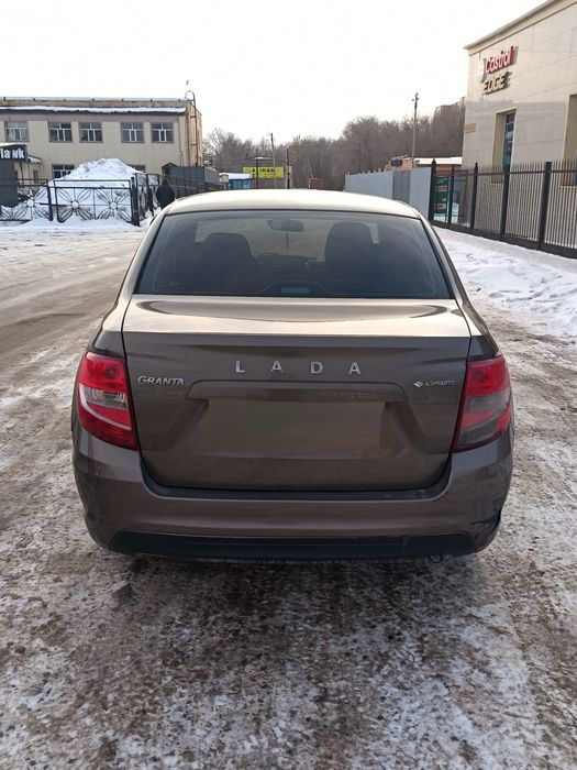 Продам машину Лада Гранта седан