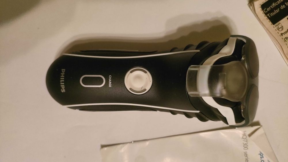 Машинка за бръснене с тример Philips HQ7310