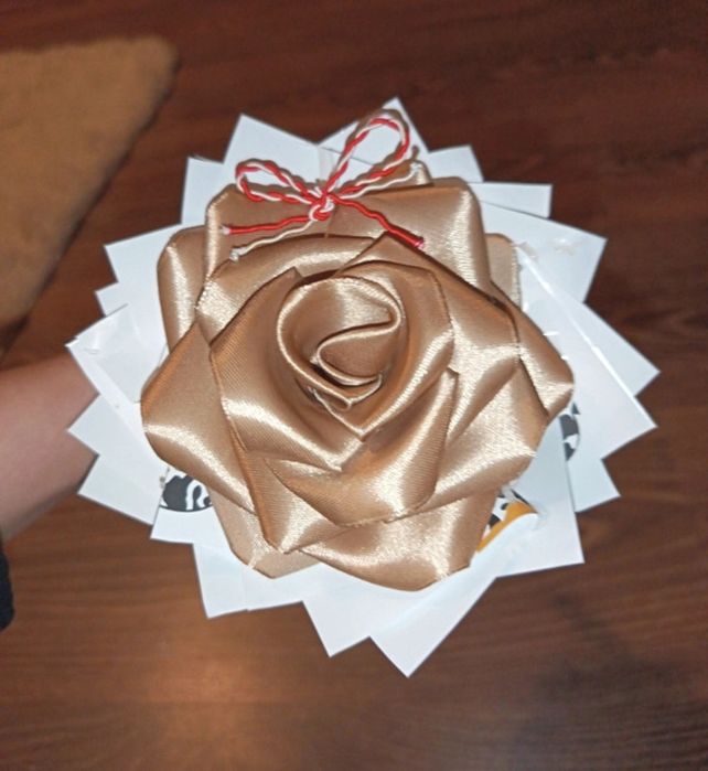 Trandafir din satin mărțișor