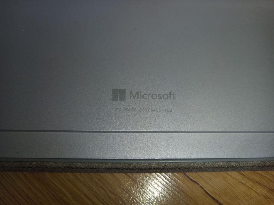 Microsoft Surface Pro4 cu tastatura i5-6300U 8Gb Ram 256Gb