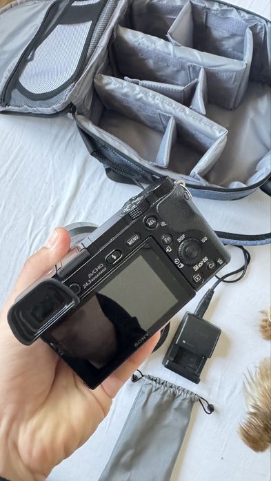 Vand Aparat foto a6000 plus 2 obiective si accesorii