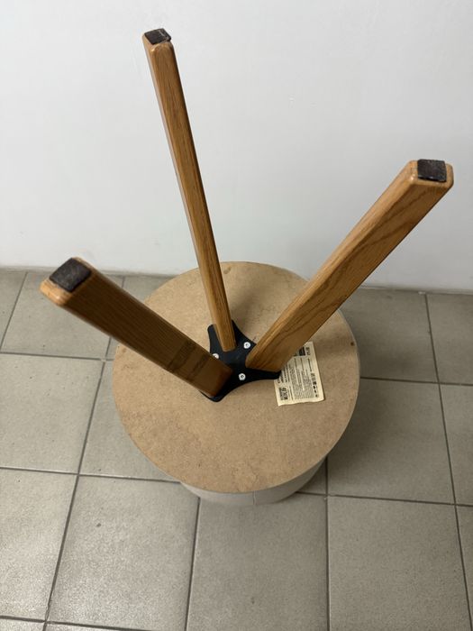 Продается столик с пуфиком