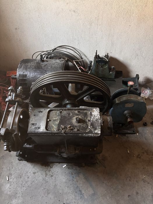 Motor cu reductor, troliu și suport pentru lift 4 kW – 2 seturi disponibile