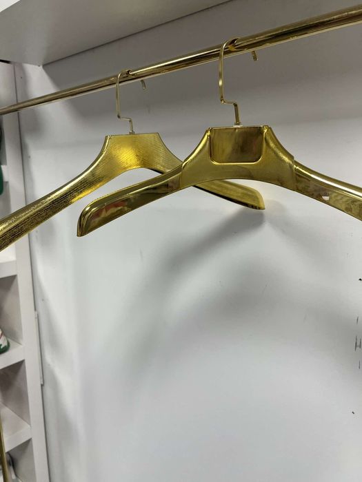 Закачалки 44 см рамо щипки златни