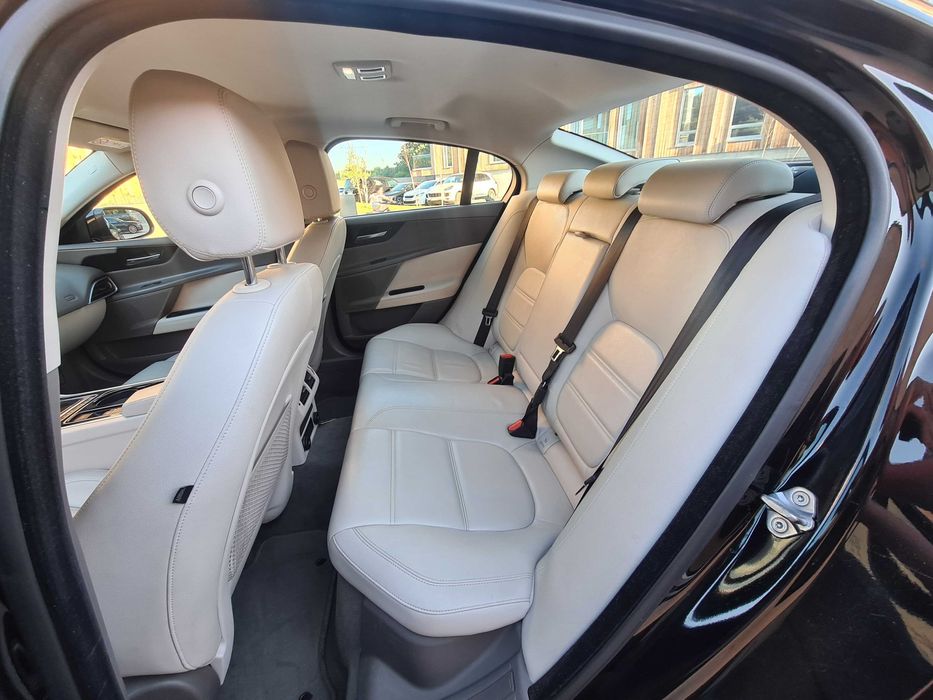 Jaguar XE 2016 2.0d - Al doilea proprietar - Distribuție schimbată