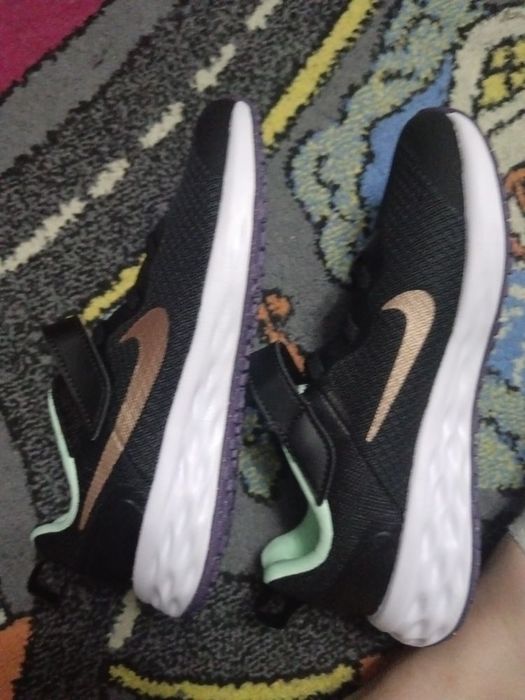 Vand pantofi sport, nr 33, NOI