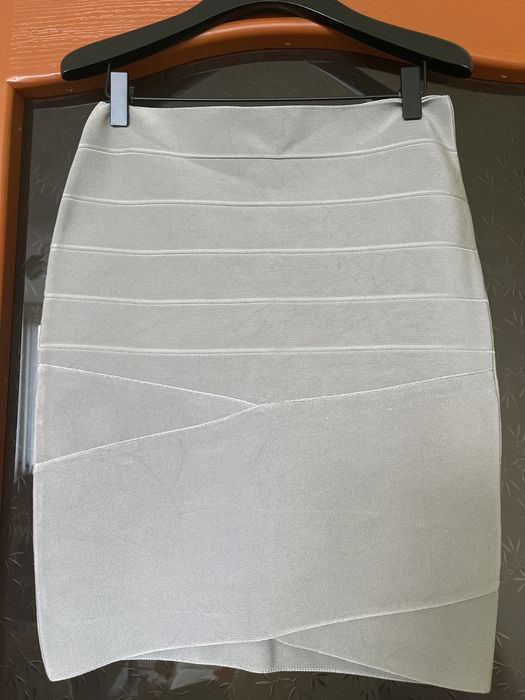 Красива и елегантна пола