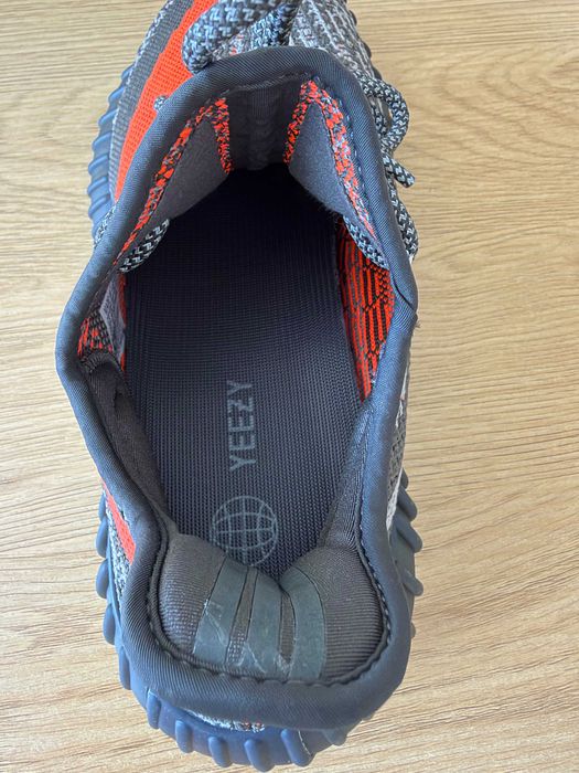 Vând Yeezy Originali, mărimea 39 1/3, în stare foarte bună
