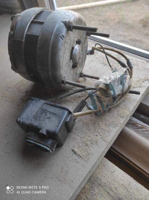 Двигатель от стиральной машины.