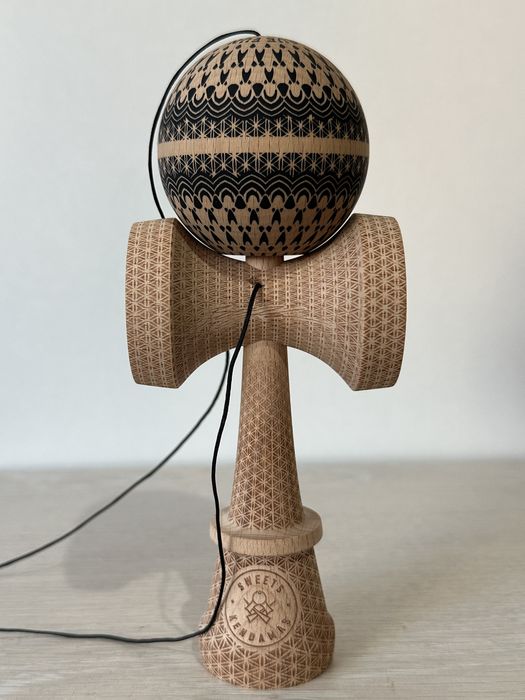 Vând Kendama Boo Johnson Sacred Signature Mod – Legend Shape, Antiskid