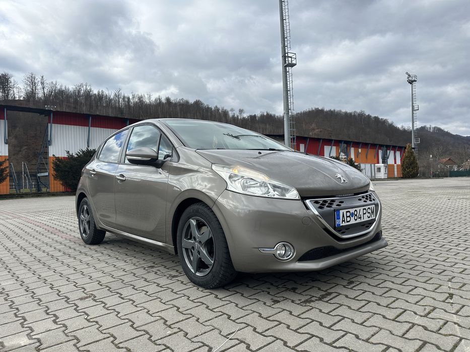 Peugeout 208 2012