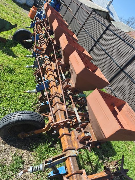 Prășitoare cu fertilizare și discuri ptr incorporat