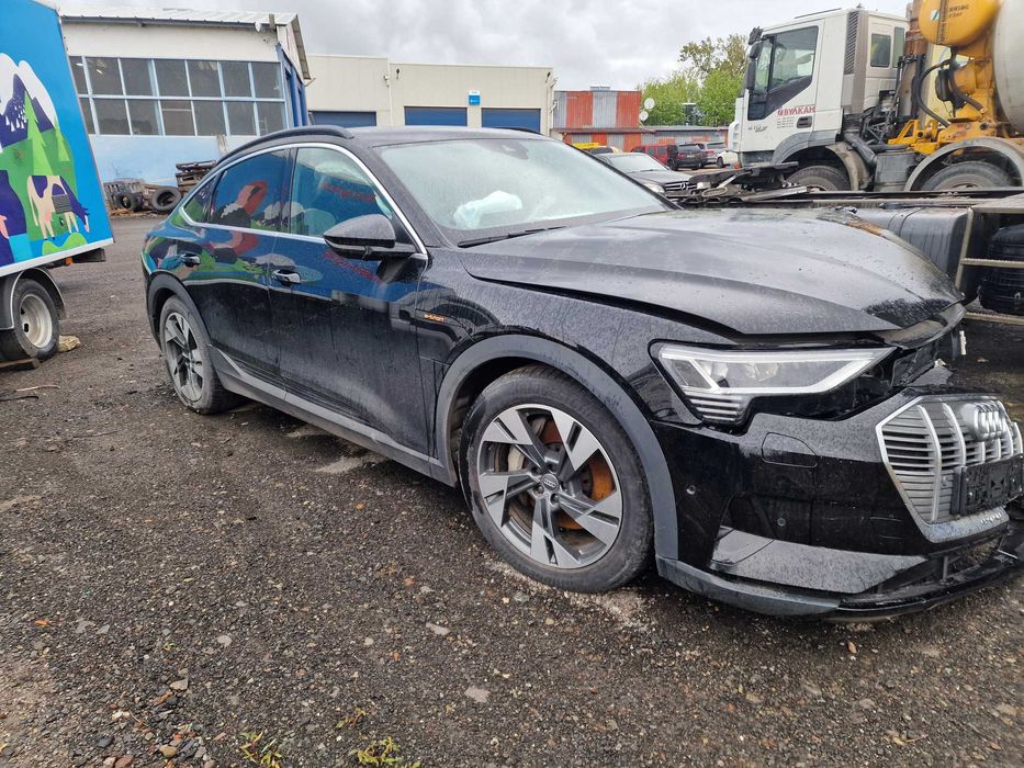 Audi e-Tron 55 Sportback Panorama 408кс 95 квч HUD B&O 360° памет седалки Valcona