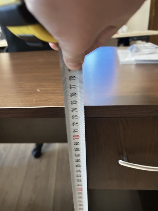 Бюро тъмно кафяво