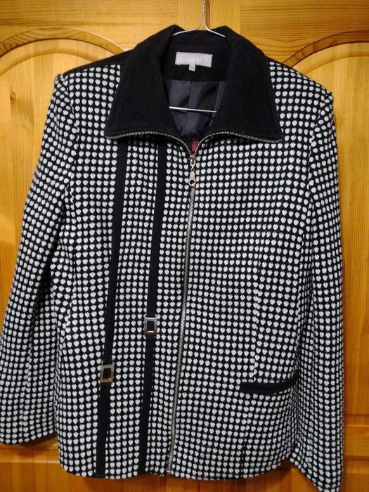 Сако на "RIVA Fashion" с Кожени Декорации в "Пипит черно и бяло"!НОВО!