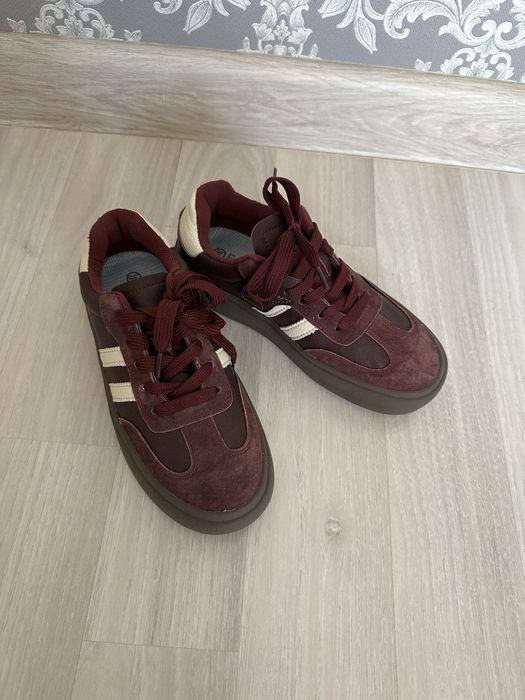 Продам кроссовки новые