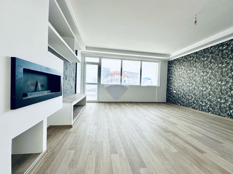 Тристаен апартамент до морето и крайбрежната ивица за продажба, гр. Б