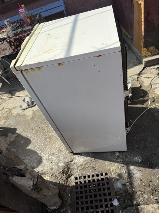 Se vinde frigiderul din imagine
