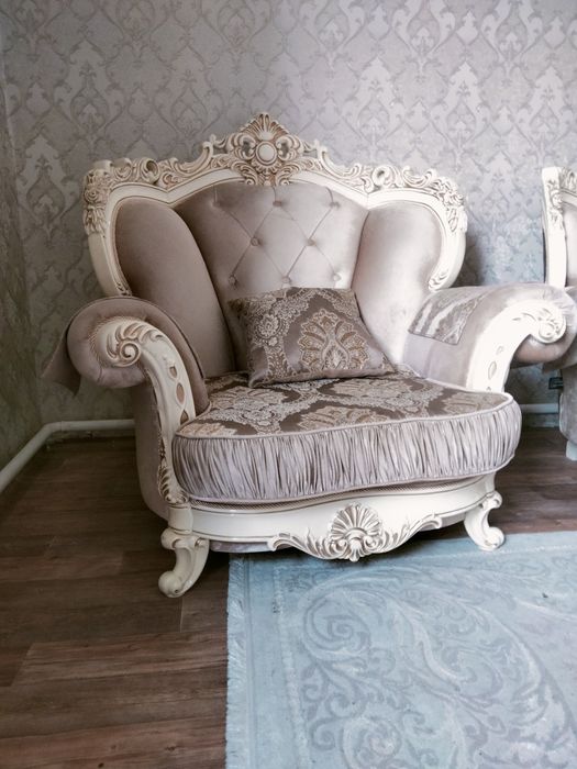 Продам диван с креслами