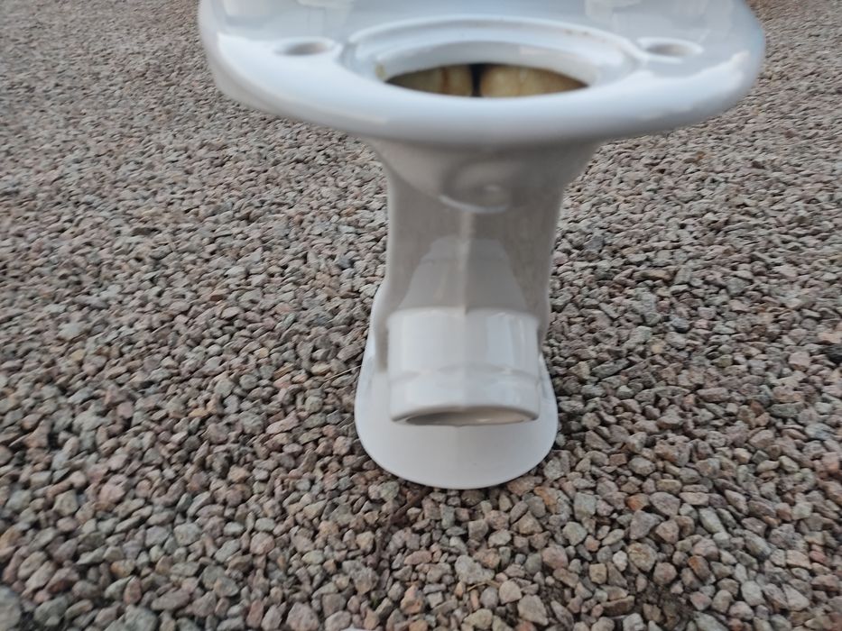 Унитаз без бочка.