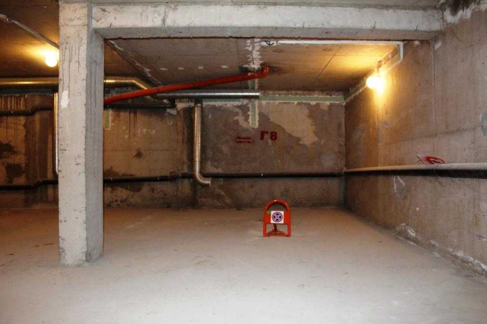 ПОД НАЕМ ГАРАЖИ,гр.Свищов,Идеален Център-Deja Vu-Търговска гимназия