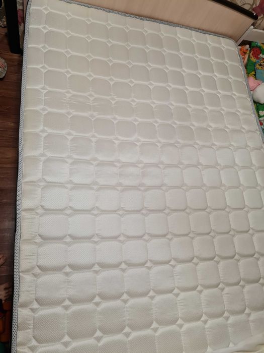 Продам кровать с матрасом