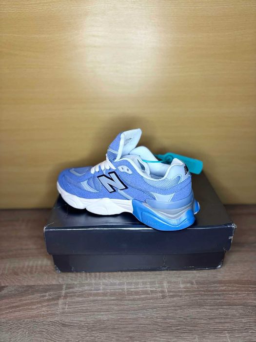 Vând adidași New Balance noi, nepurtați, în cutia originală.