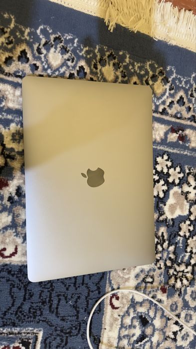 Macbook air m1 8. 256