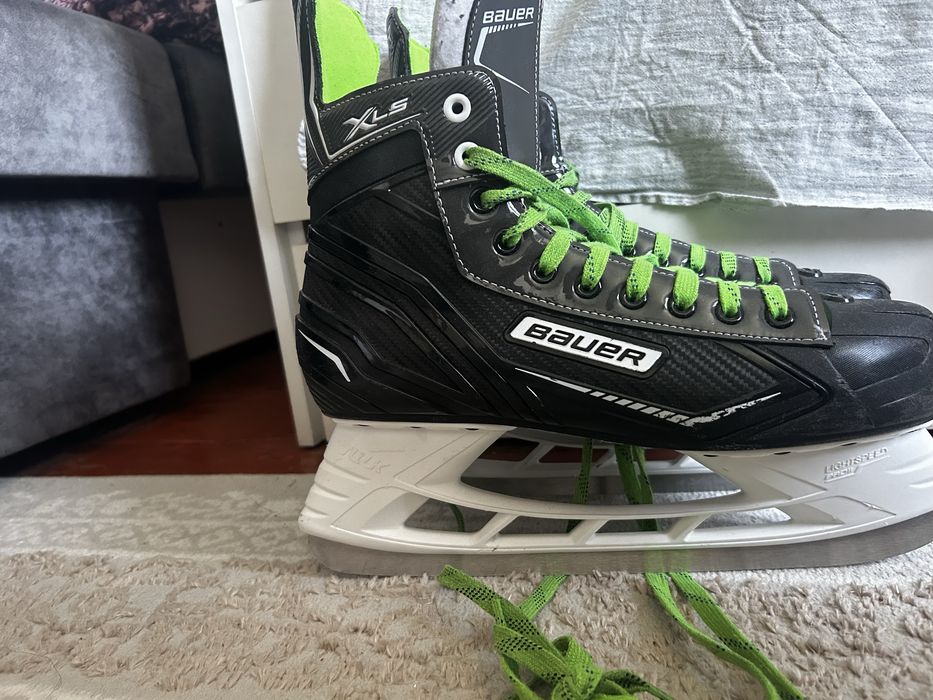 Продам коньки Bauer