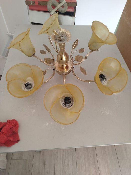 Продаётся шоффоньер люстры