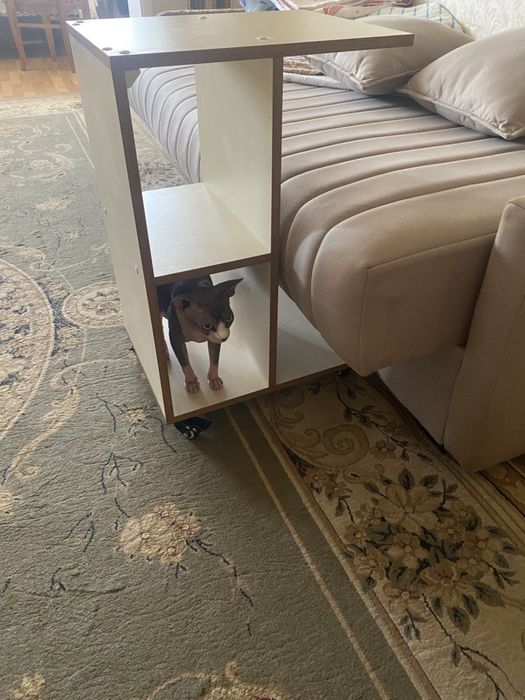 Столик прикроватный