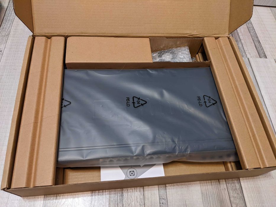 D-Link DGS-1510-28 28-port Stackable Gigabit Switch 24 x 10/100/1000BASE-T ports 4x 10GbE SFP+ ports nou