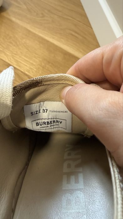Продаю оригинал Burberry кеды,