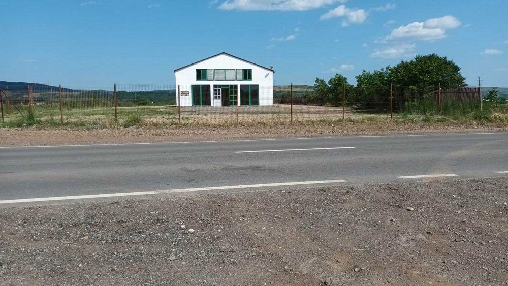 Inchiriez hala industriala