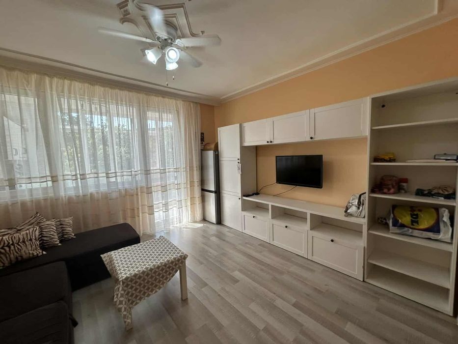 Дава се под наем Тристаен апартамент в Варна, Център - 62 кв.м за 562 € - Снимка #1