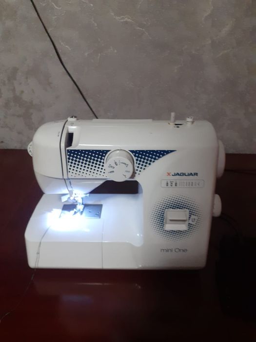 Стол, швейная машинка