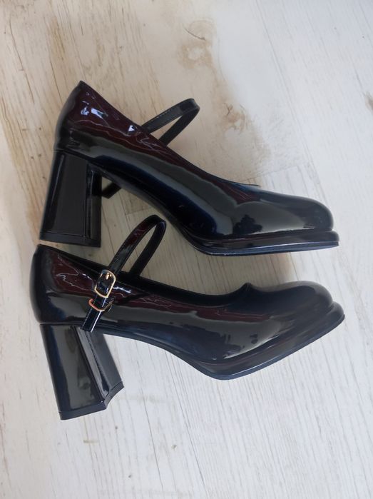 Pantofi negri de lac noi (nepurtați)